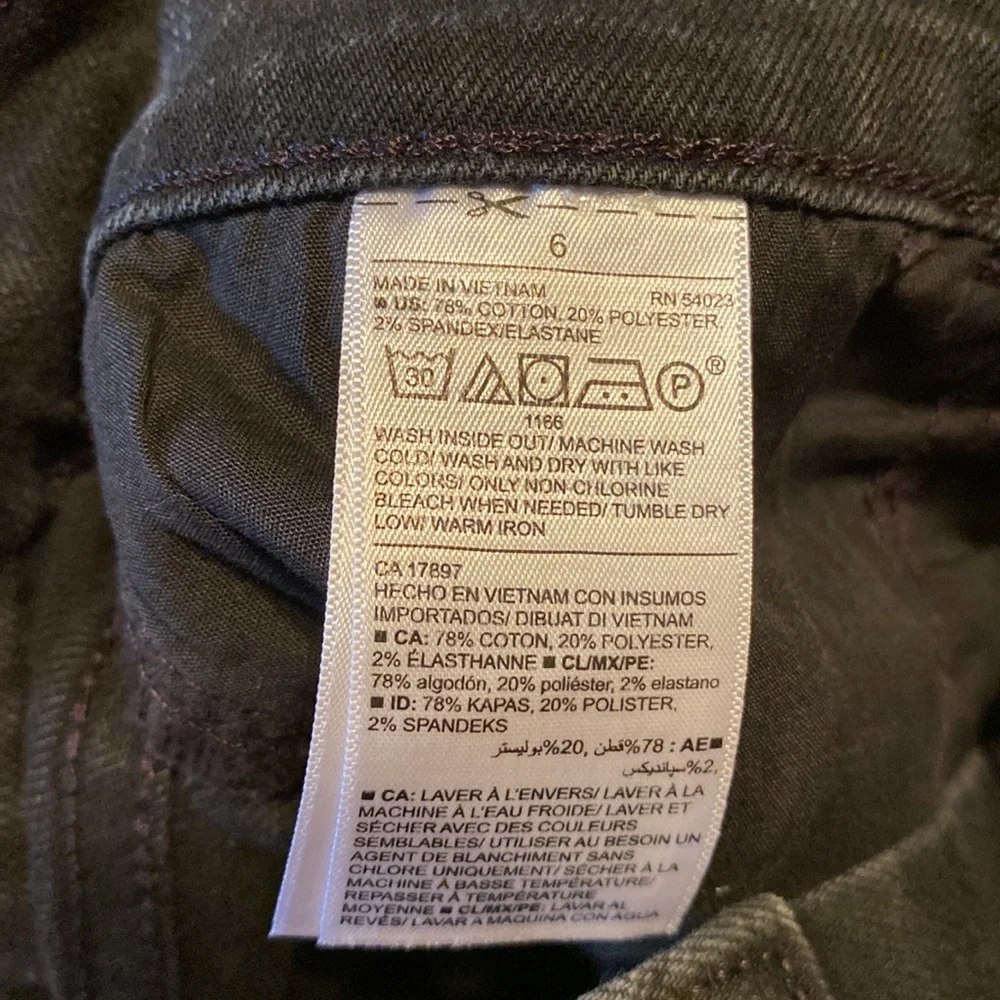 Old Navy Boyfriend Shorts - Picture 4 of 4